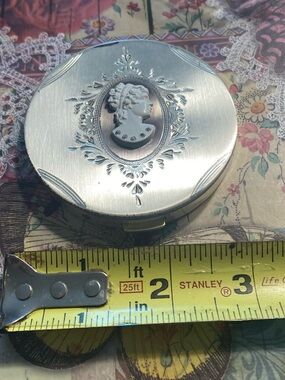 Vintage 1962 Zell Fifth Ave Cameo Powder Compact - Etched Floral Silver Tone